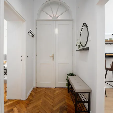 Romeo And Juliet With Balcony And Sea View