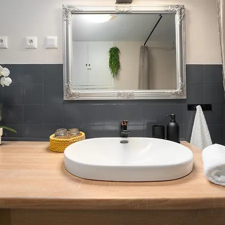 Romeo And Juliet With Balcony And Sea View