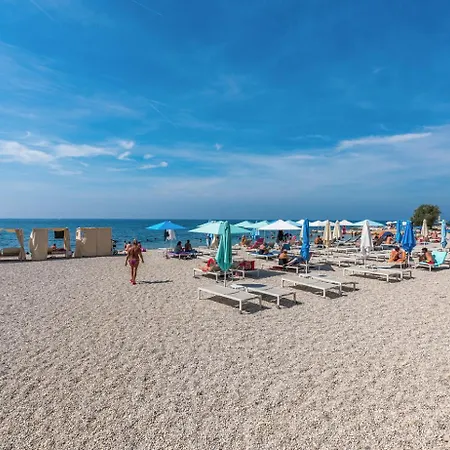 Romeo And Juliet With Balcony And Sea View