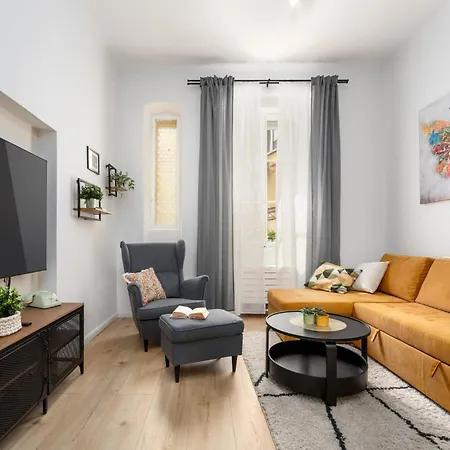 Romeo And Juliet With Balcony And Sea View