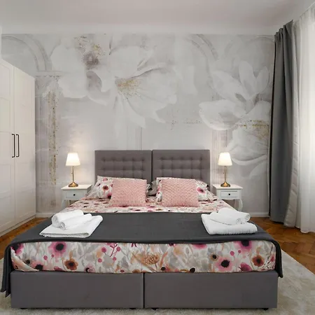 Romeo And Juliet With Balcony And Sea View * Porec