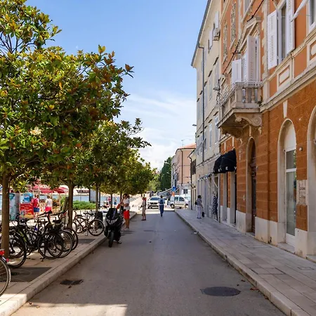 Romeo And Juliet With Balcony And Sea View
