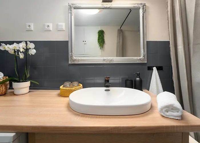 Romeo And Juliet With Balcony And Sea View