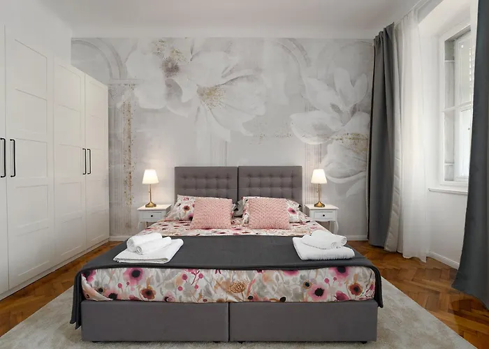 Romeo And Juliet With Balcony And Sea View * Πόρετς