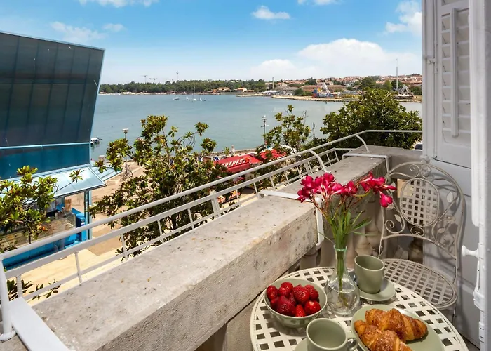 Romeo And Juliet With Balcony And Sea View Πόρετς