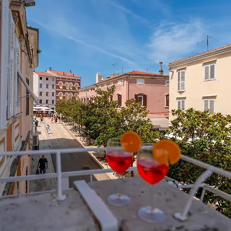Apartment Romeo And Juliet With Balcony And Sea View
