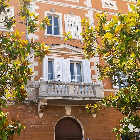 Romeo And Juliet With Balcony And Sea View Apartment