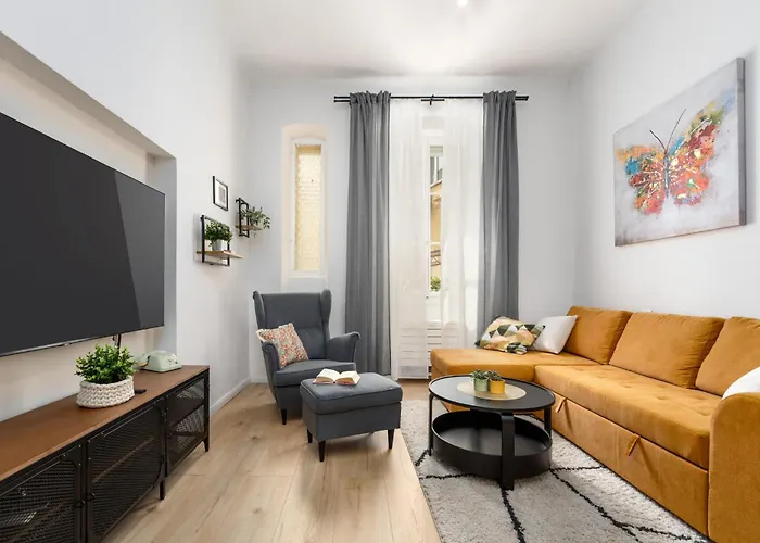 Romeo And Juliet With Balcony And Sea View