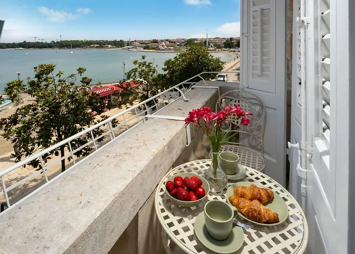 Romeo And Juliet With Balcony And Sea View