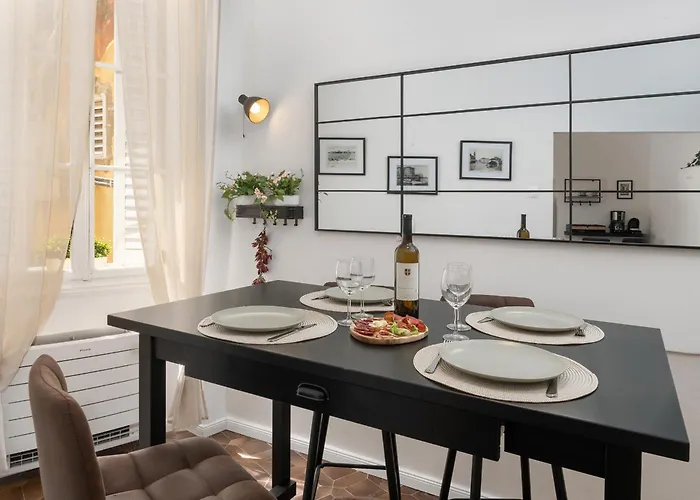 Romeo And Juliet With Balcony And Sea View *