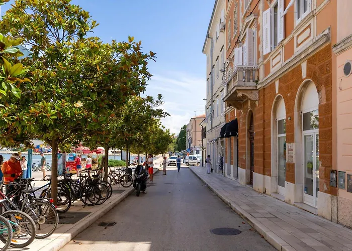 Romeo And Juliet With Balcony And Sea View
